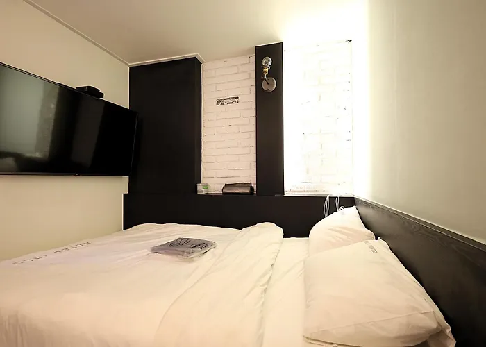 Motel Hive - Formerly Yolo Seoul
