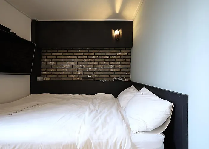 Hive - Formerly Yolo Motel Seoul