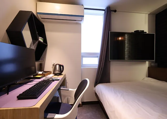 Hive - Formerly Yolo Motel Seoul