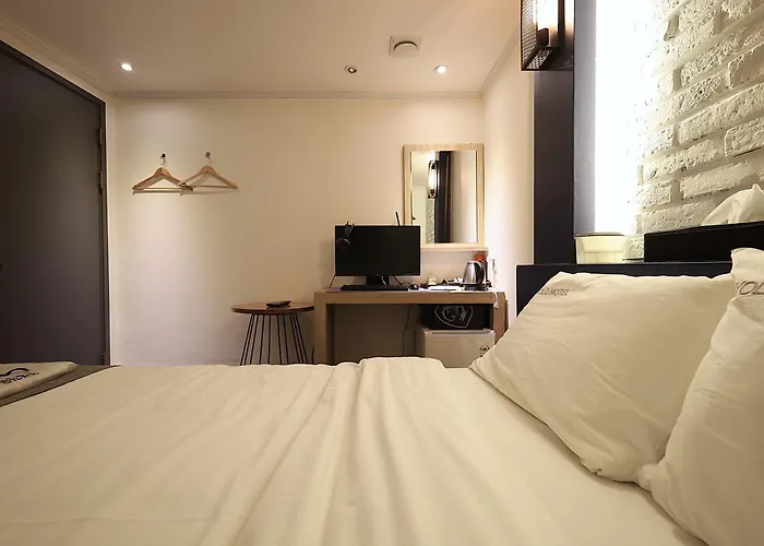 Motel Hive - Formerly Yolo